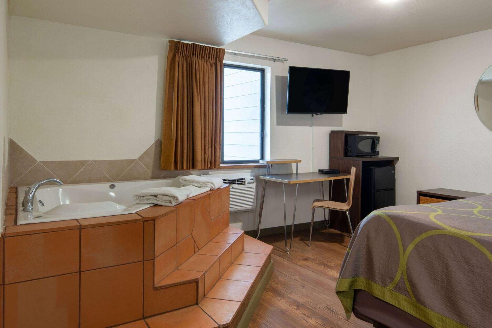 Super 8 By Wyndham Livingston Yellowstone מראה חיצוני תמונה
